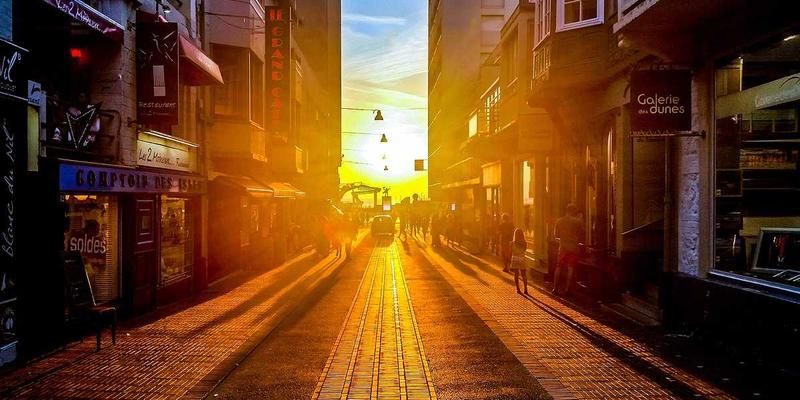 行业信息24:市场分析、服务平台与管理工具的融合创新